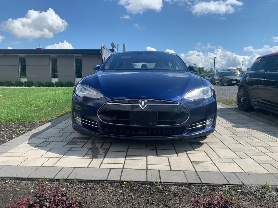 Tesla Model S 2015 photo 2