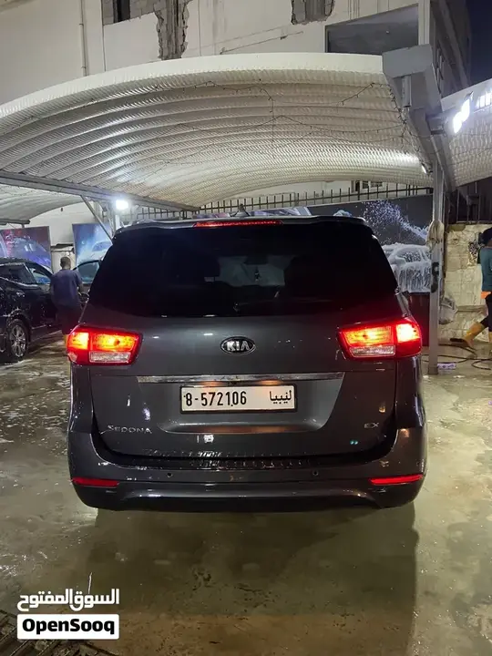 Kia Sedona 2017 photo 2