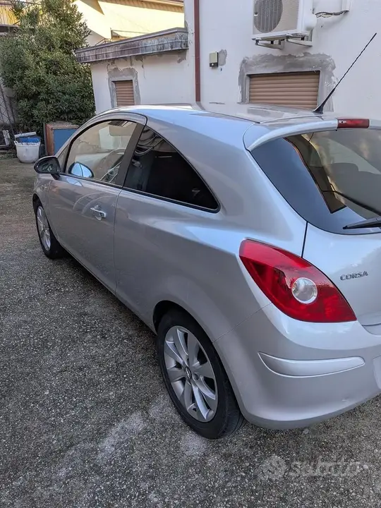 Opel Corsa 2013 photo 2