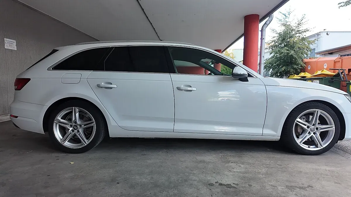 Audi A4 2016 photo 2
