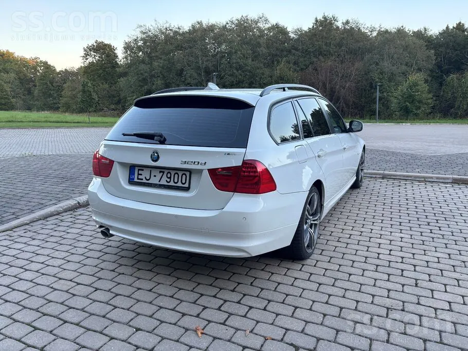 BMW 320 2009 photo 3