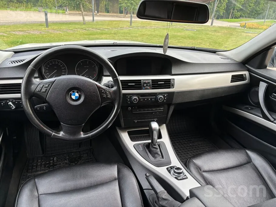 BMW 320 2009 photo 4