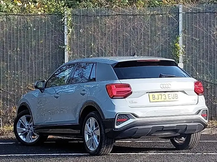 Audi Q2 2023 photo 2