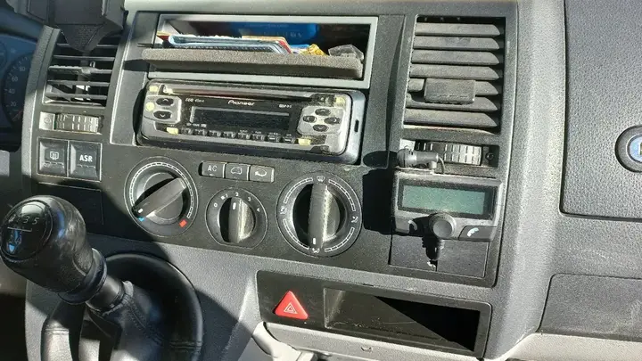 Volkswagen T5 2004 photo 2