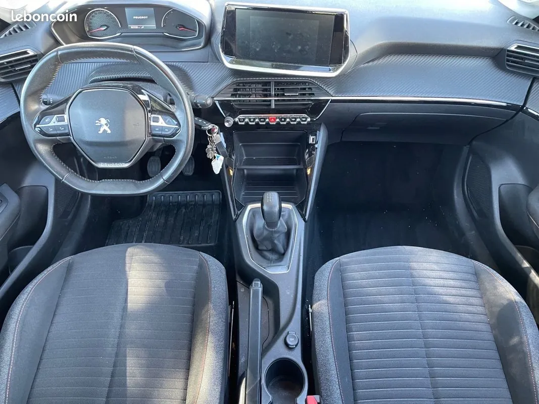 Peugeot 208 2020 photo 2
