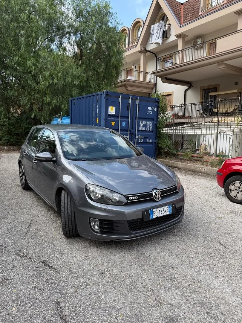 Volkswagen Golf 2010 photo 2