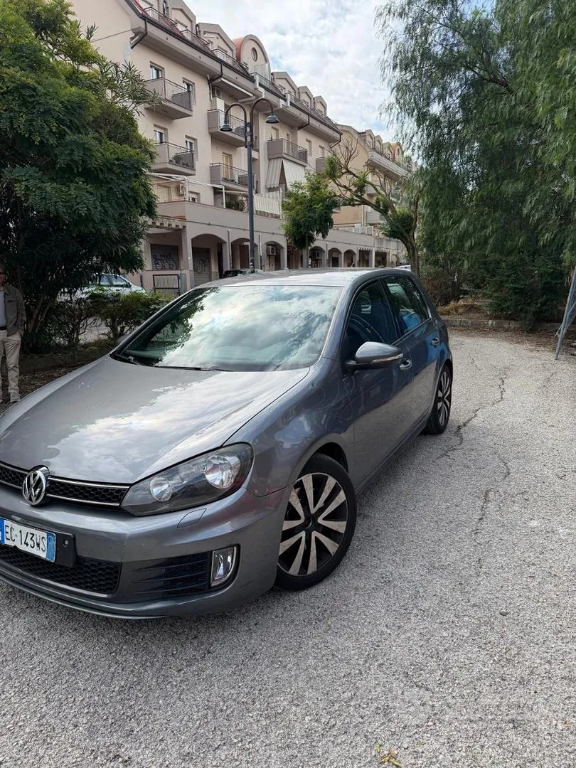Volkswagen Golf 2010 photo 4