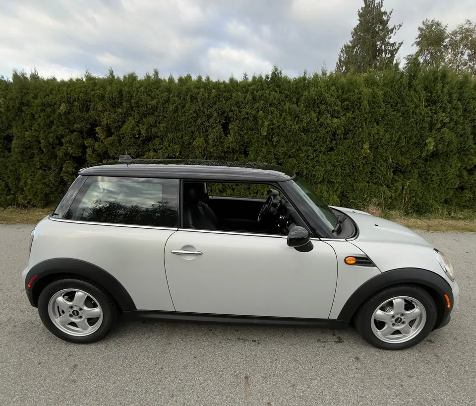 Mini Cooper Coupe 2011 photo 3