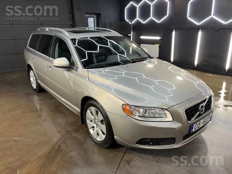 Volvo V70 2013 photo 2
