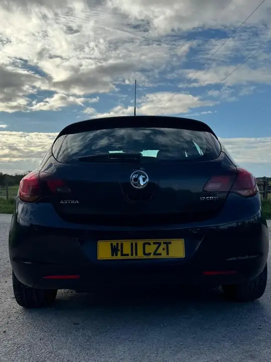 Vauxhall Astra 2011 photo 4
