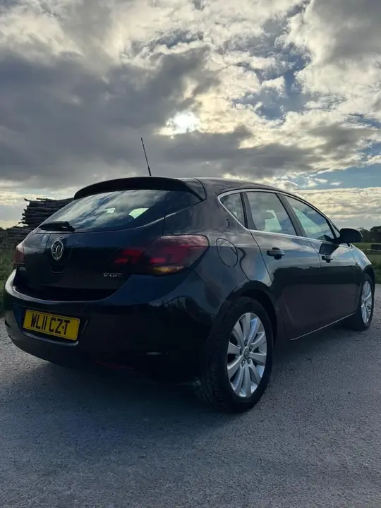 Vauxhall Astra 2011 photo 5