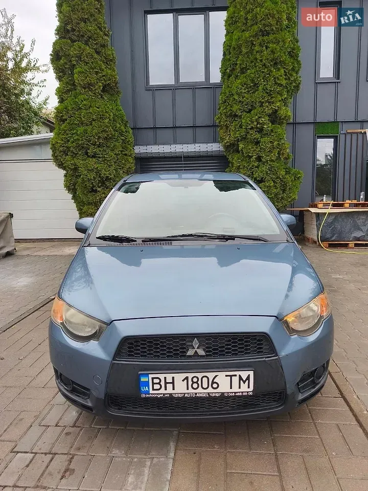Mitsubishi Colt 2010 photo 2