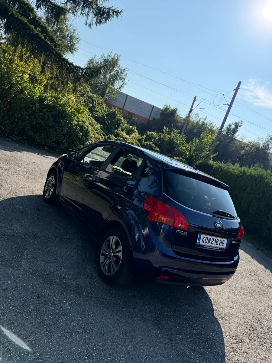 Kia Venga 2011 photo 2