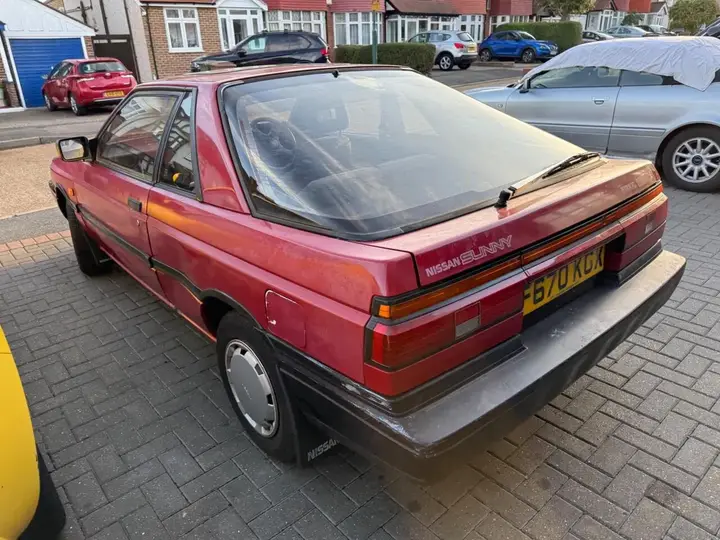 Nissan Sunny 1988 photo 2