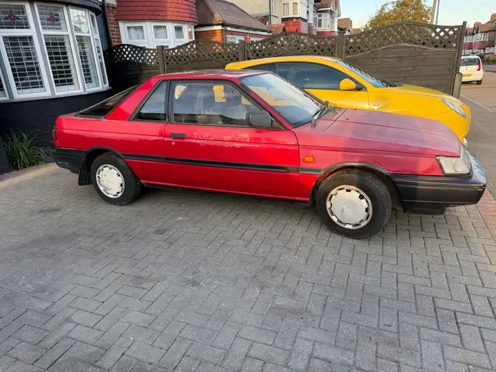 Nissan Sunny 1988 photo 3