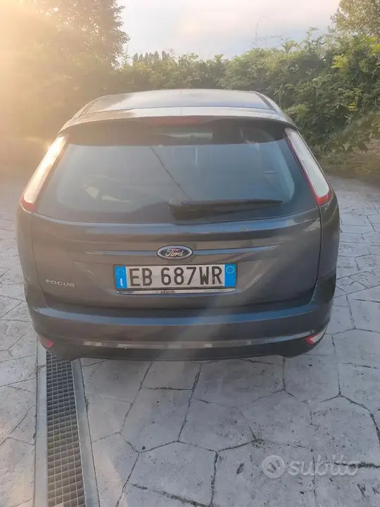 Ford Focus 2010 photo 3
