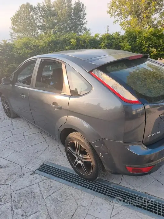 Ford Focus 2010 photo 4