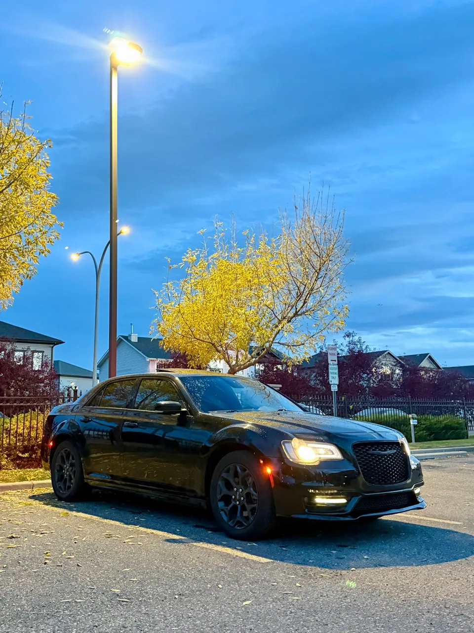 Chrysler 300 2022 photo 2