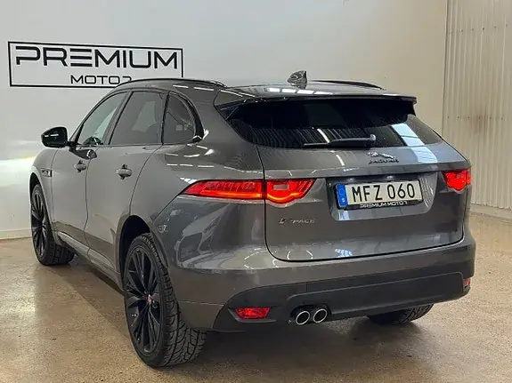 Jaguar F-Pace 2017 photo 5