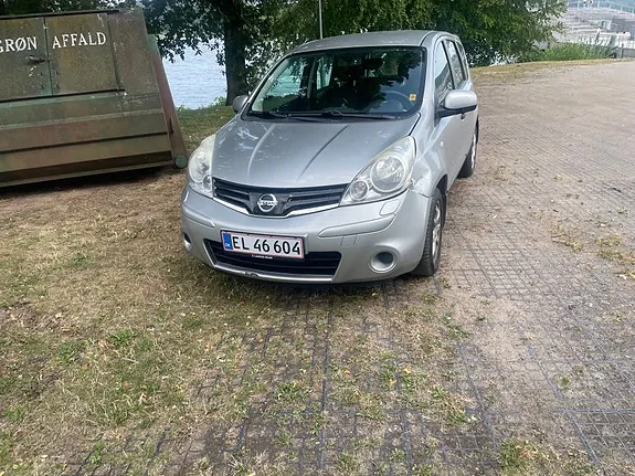 Nissan Note 2011 photo 2