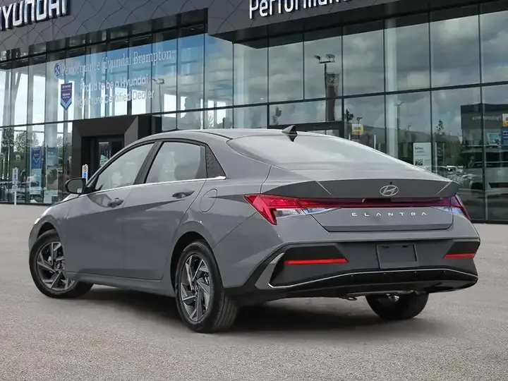 Hyundai Elantra 2026 photo 4