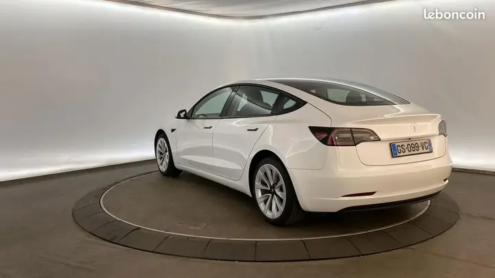 Tesla Model 3 2023 photo 4
