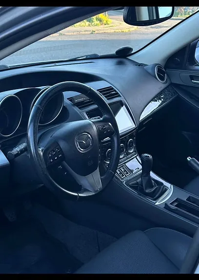 Mazda 3 2011 photo 2
