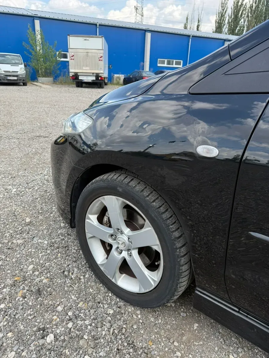 Mazda Mazda5 2006 photo 2