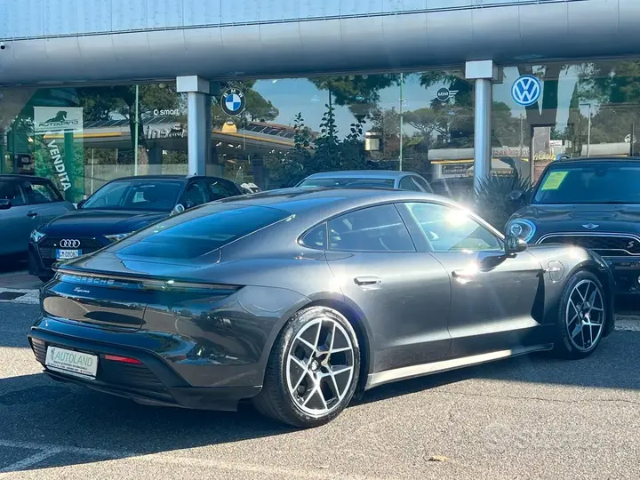 Porsche Taycan 2024 photo 2