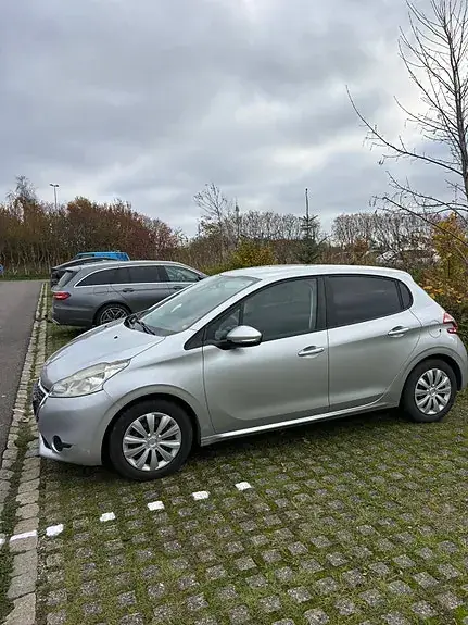 Peugeot 208 2013 photo 2