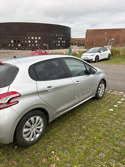 Peugeot 208 2013 photo 4