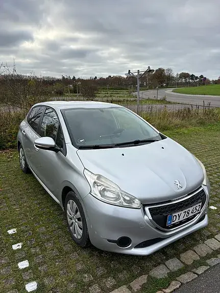 Peugeot 208 2013 photo 5