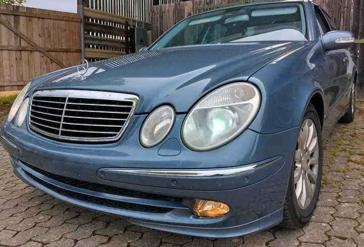 Mercedes-Benz E240
