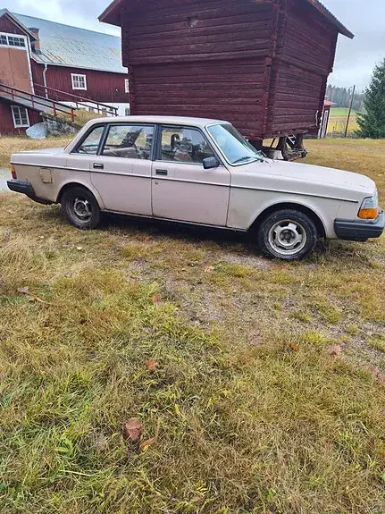 Volvo 244 1981 photo 4