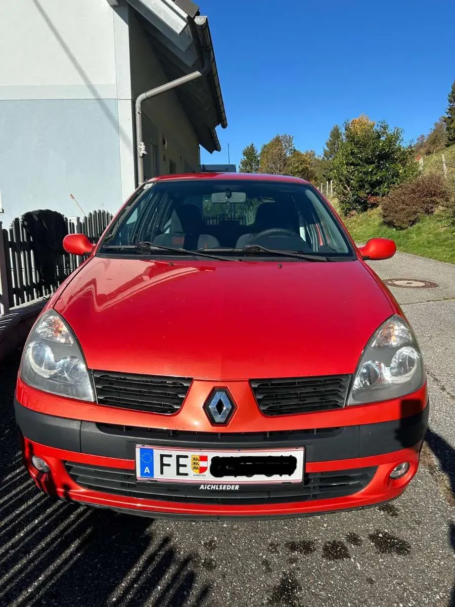 Renault Clio 2004 photo 2
