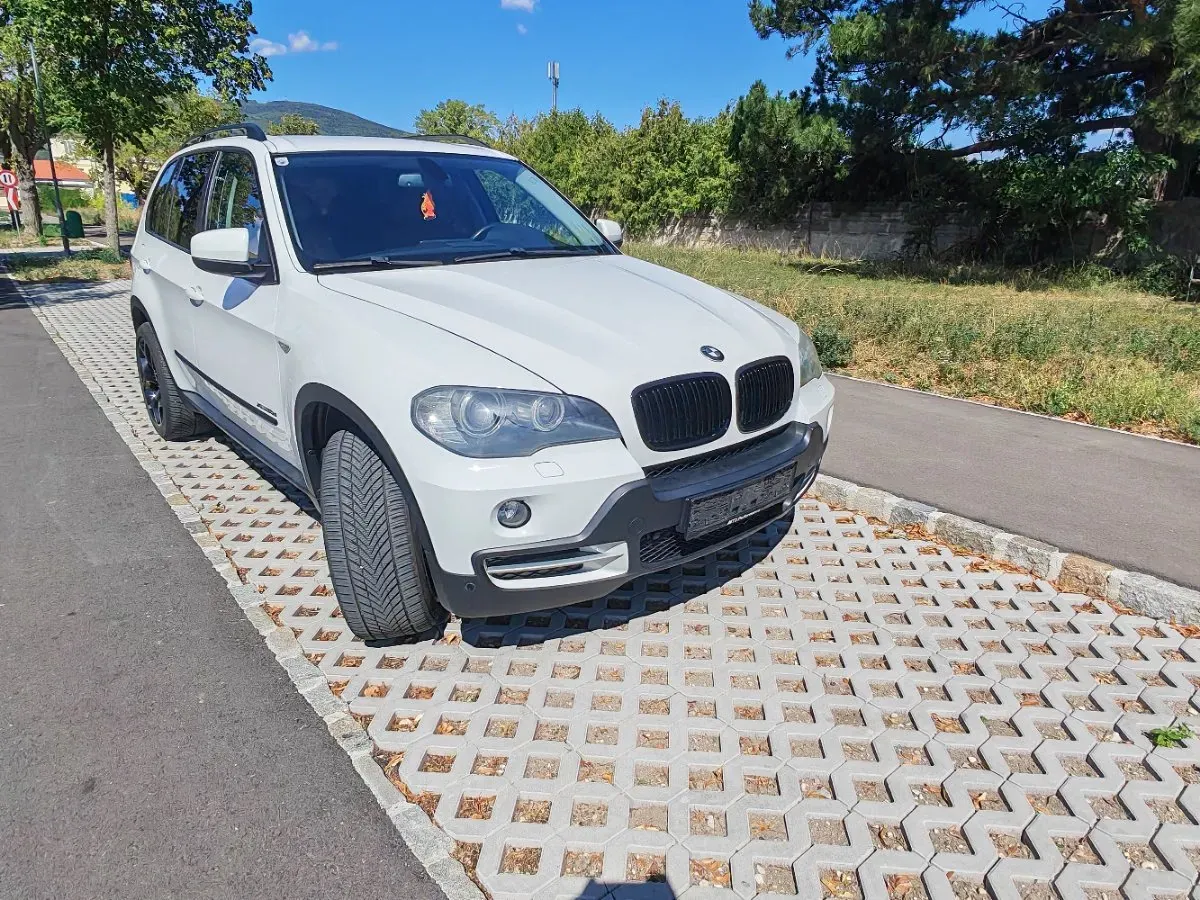BMW X5 2009 photo 2