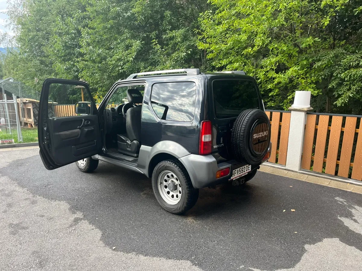 Suzuki Jimny 2011 photo 3