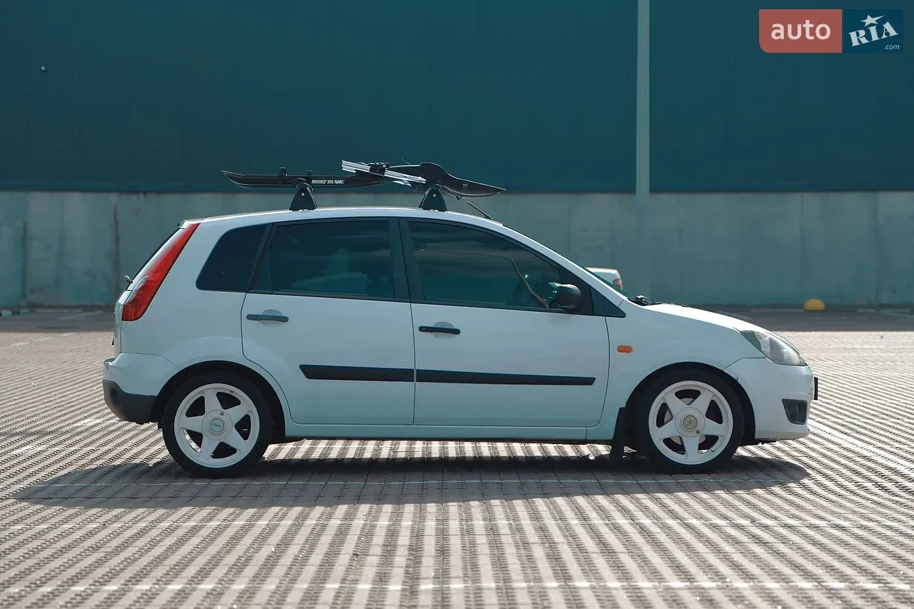 Ford Fiesta 2007 photo 2