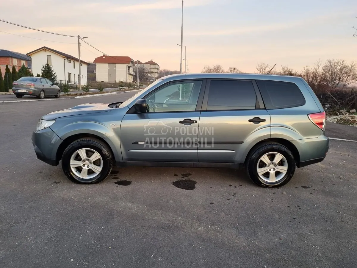 Subaru Forester 2010 photo 2