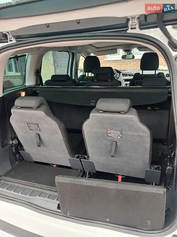 Peugeot 5008 2011 photo 4