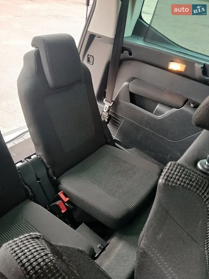 Peugeot 5008 2011 photo 3