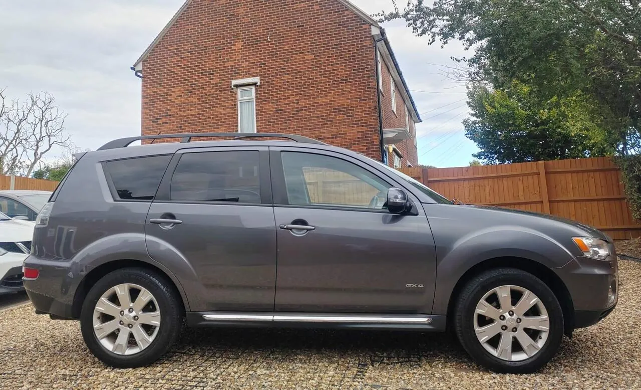 Mitsubishi Outlander 2012 photo 4