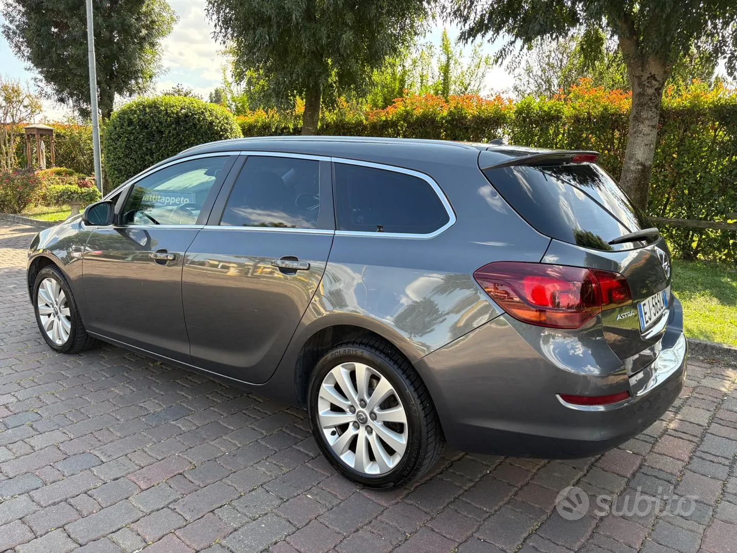 Opel Astra 2011 photo 3