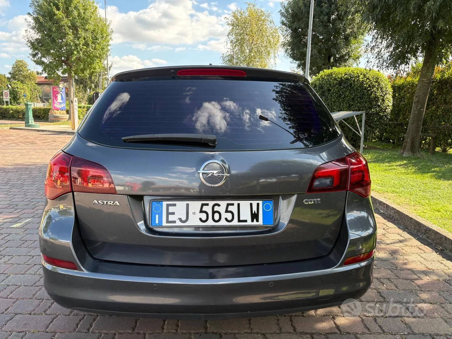 Opel Astra 2011 photo 4