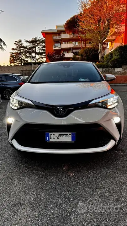 Toyota C-Hr 2020 photo 2