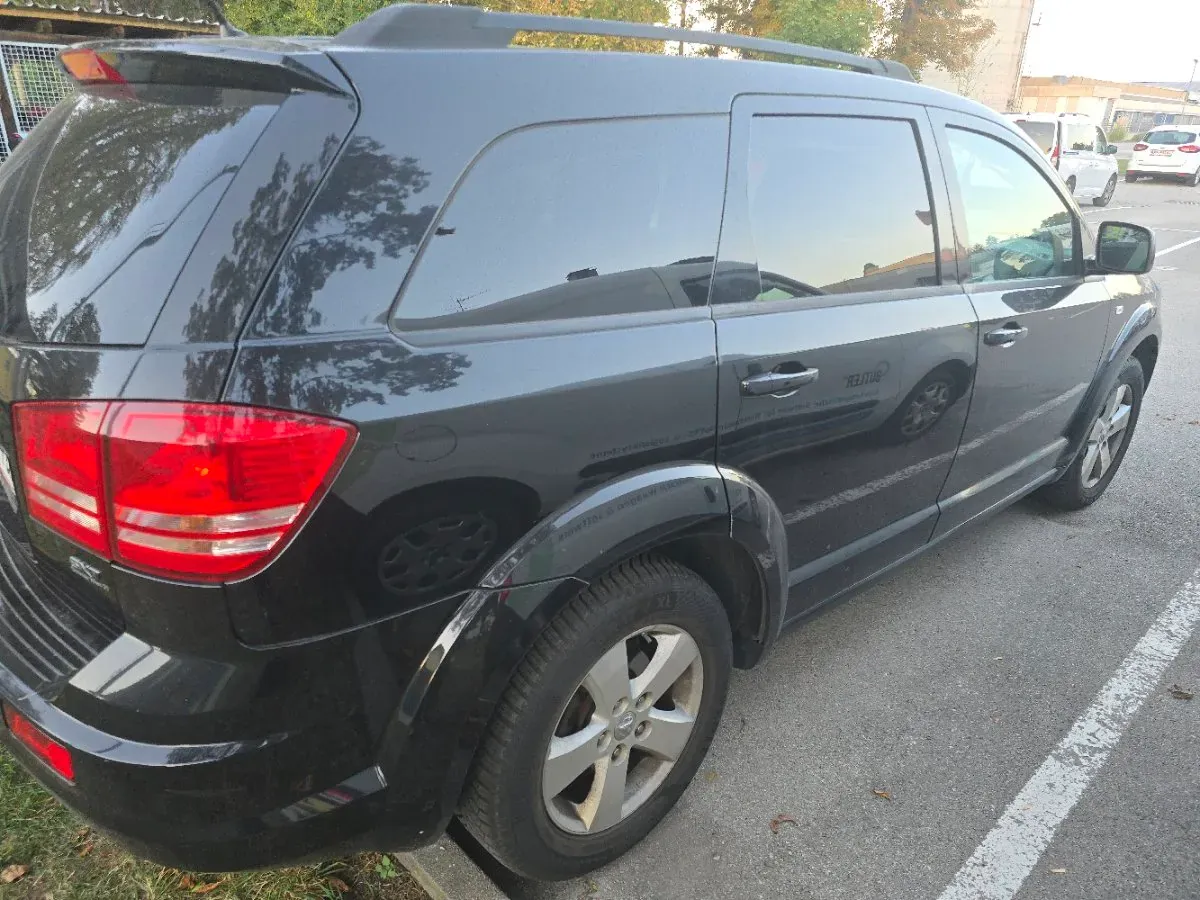 Dodge Journey 2010 photo 3