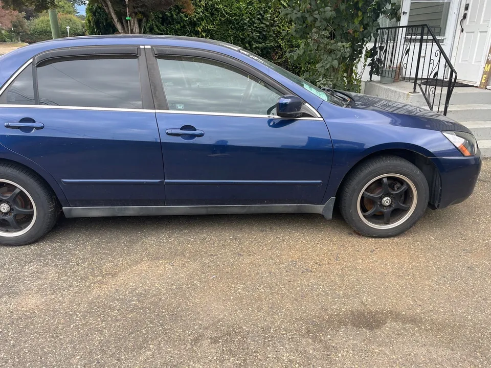 Honda Accord 2004 photo 2