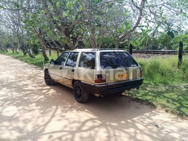 Mitsubishi Lancer 1985 photo 2