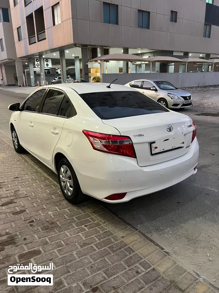 Toyota Yaris 2017 photo 2