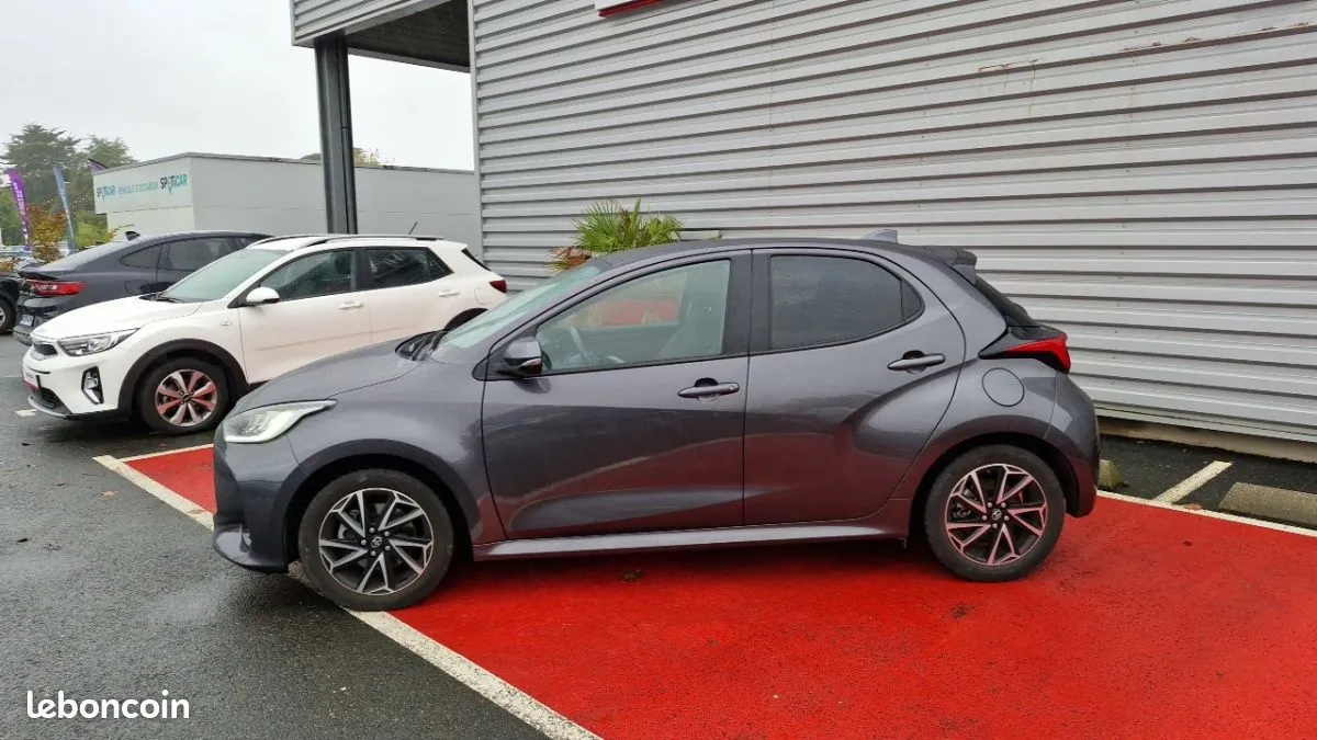 Toyota Yaris 2023 photo 2